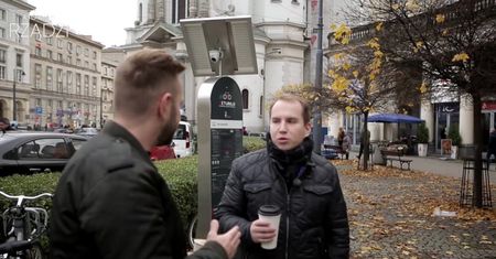 "Kto nami rządzi?" Andruszkiewicz dostaje pytanie o "pedalską tęczę", zaskakująca odpowiedź