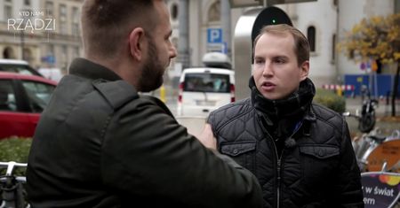 Andruszkiewicz dostaje pytanie o "pedalską tęczę". Zaskakująca odpowiedź