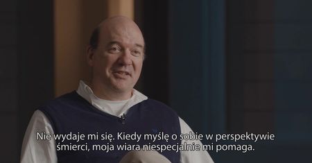 John Carroll Lynch: "większość ludzi, gdy myśli o śmierci, ma wątpliwości". Rozmawiamy z jednym z najbardziej znanych amerykańskich aktorów charakterystycznych