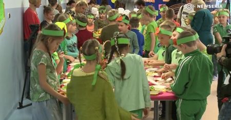 Śniadania polskich uczniów to głównie parówki i białe pieczywo