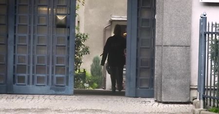 Nieumalowana Margaret spaceruje po Warszawie