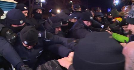 Reforma sądownictwa w cieniu expose. Protesty przed Sejmem