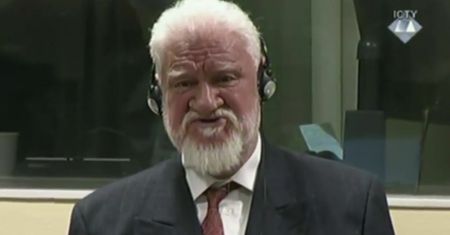 Slobodan Praljak wniósł na salę buteleczkę i po usłyszeniu wyroku skazującego wypił truciznę
