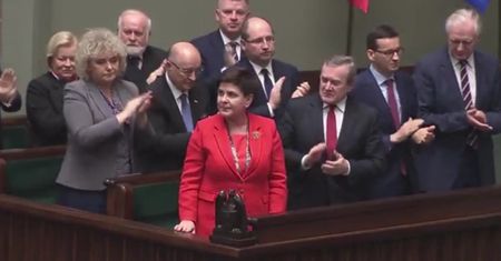 Zgromadzenie Narodowe. Owacje dla premier Szydło