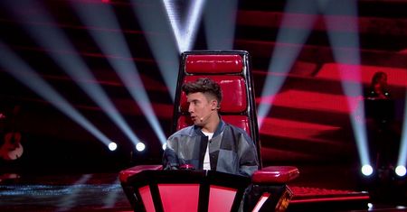Górniak rozkracza nogi w szpagacie na planie „The Voice Kids”. Wyszło?