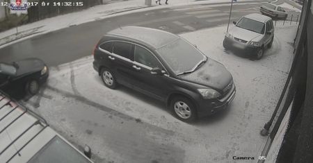 Potrącił na pasach dwie nastolatki i uciekł. Tłumaczył, że się przestraszył