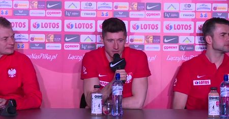 Szał pod hotelem na widok Lewandowskiego. Piłkarz odniósł się do zamieszania