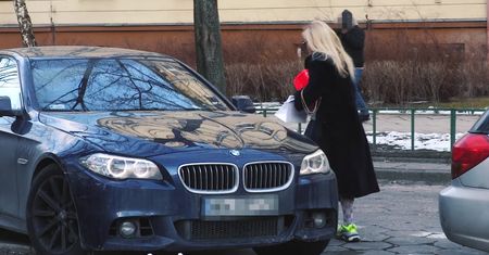 Olejnik biega po mieście w neonowych adidasach i skarpetach Gucci