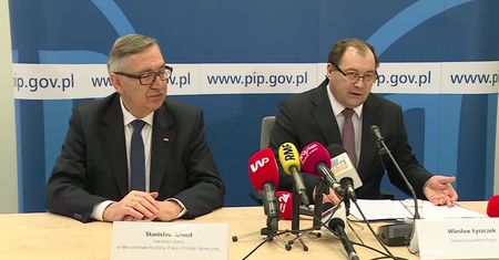 Pierwsza niedziela z zakazem handlu. Ukrainka za ladą i właściciel wyrzucający inspektorów