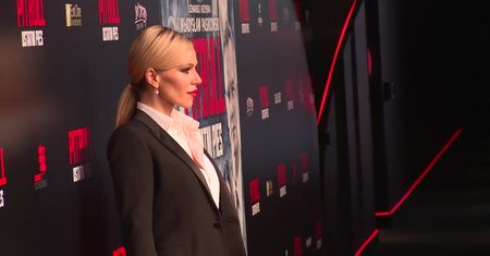 Doda, Szpilka i "fryzjer gwiazd" z żoną na ściance. Kto przyszedł na premierę "Pitbulla"?