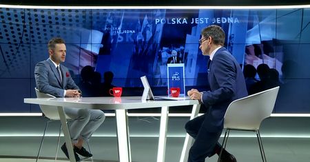 Reset dla Morawieckiego. "Wraca do tego, co potrafi najlepiej"
