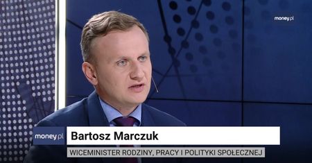 "Money. To się liczy". PiS daje pieniądze matkom, by Polacy mogli realizować swoje marzenia
