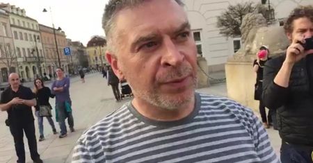 Paweł Althamer złożył rzeźbę Lecha Kaczyńskiego przed Pałacem Prezydenckim