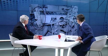 Lasek obala teorię Macierewicza wykorzystując zdjęcie z konferencji