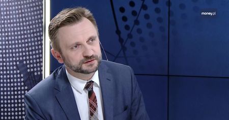 Darmowa komunikacja, zniżki na basen, a nawet samochód. Samorządy walczą o nasze PIT-y