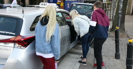 Mandaryna na wiosennym spacerze z Xavierem i Fabienne