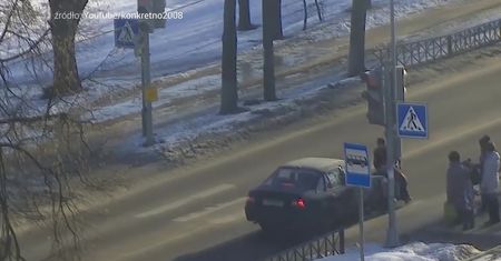 Ojciec chciał powstrzymać dziecko. Groźny wypadek na pasach