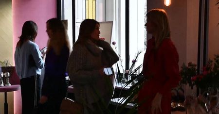 Lis odpoczywa od małżeńskich problemów, pozując z butami