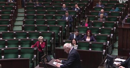 Niesiołowski drwi z biskupów i ojca Rydzyka