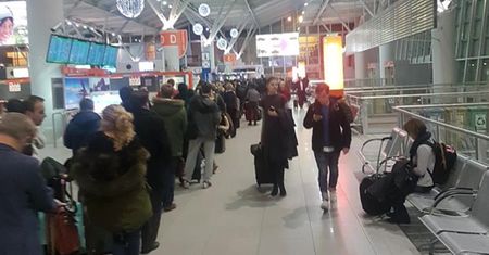 Awaryjne lądowanie na Okęciu. Relacja reporterek WP