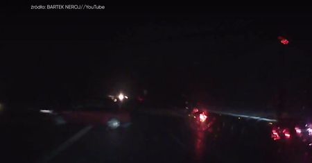 W ostatniej chwili zauważył stojące w poprzek auto. Kolizja na A1