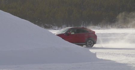 Napęd na cztery koła kontra zamarznięte jezioro