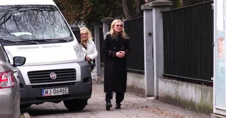 Olejnik z mamą i torebką Valentino za 10 tysięcy złotych wybrała się na obiad