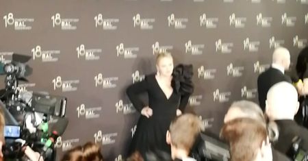Agnieszka Jastrzębska na Balu Dziennikarzy w czarnej sukni a'la beza