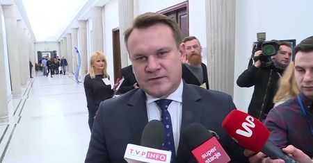 Polityczna zemsta vs. czerwona kartka. Politycy o odwołaniu Czarneckiego