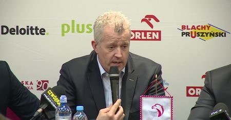 Vital Heynen rozdał czekoladki w kształcie medali. "Nie dostał jej tylko prezes Kasprzyk"