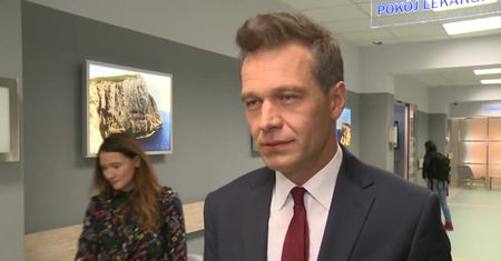 Żebrowski żali się: "To bardzo niedobra rzecz, że nie ma mnie w kinie"