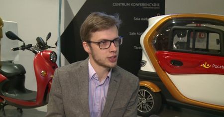 Zeroemisyjny pojazd trójkołowy przyszłością usług pocztowych. Koszt przejechania 100 km to 2 złote