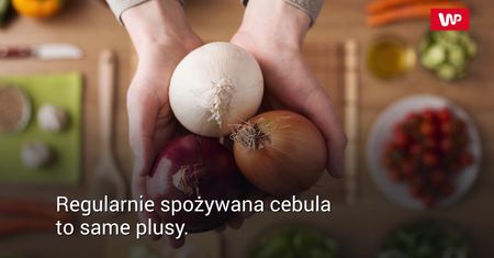 Pokrój cebulę w plastry i połóż obok łóżka. Oto efekty