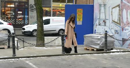 Rusin spaceruje z Czarkiem w spalinach