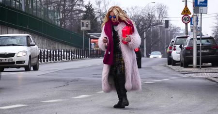 Olejnik powraca w stroju Yeti i różową torebeczką za 6 tysięcy złotych