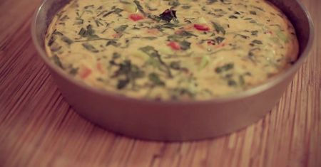 Omlet z dodatkami. Pyszna konkurencja dla jajecznicy