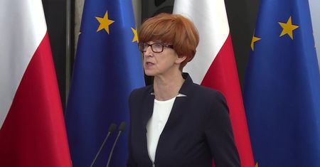 Sklepy już szukają sposobów na obejście zakazu handlu? PiS odpowiada