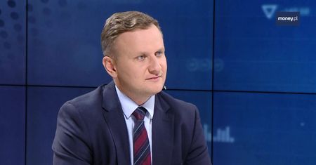 Czy wiceminister rodziny boi się utraty stanowiska?