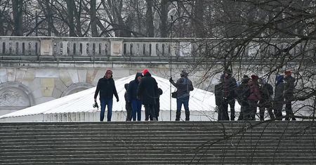 Karolak w kolejnej komedii romantycznej! Naśladuje Rocky'ego...
