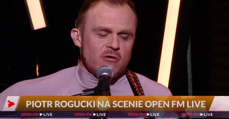 Rogucki w studiu Open FM śpiewa utwór z swojej solowej płyty