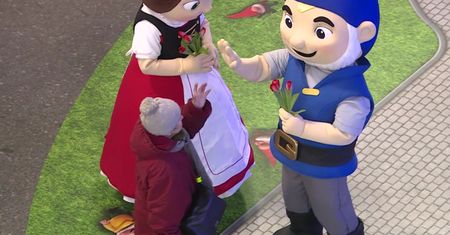 "Gnomeo i Julia" zaskoczyli Polki w Dzień Kobiet! Zobacz, co przygotowali bohaterowie filmu