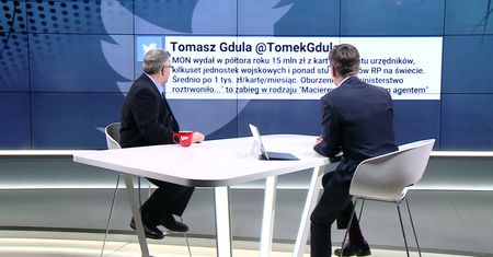 Były prezydent bez ogródek o Macierewiczu. "Pozwolił wydać użytkownikom kart tyle, ile będą chcieli"