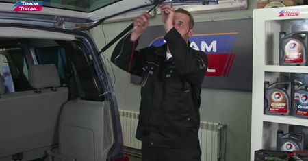 Jak samodzielnie zainstalować kamerę cofania?