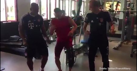 #dziejesiewsporcie: Ribery tańczy, Ronaldo uczy dzieci. A w polskiej A-klasie cudownie strzelają