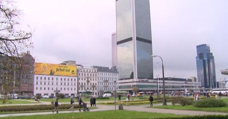 Zegar na Pałacu Kultury gotowy na zmianę czasu. Zobacz, jak wygląda z bliska