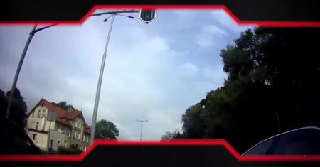 #dziejesiewmoto: kierowca ciężarówki gubi naczepę, nietypowy klasyk i wypadki polskich kierowców