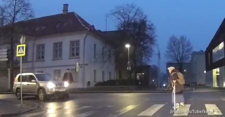 #dziejesiewmoto: chciał pomóc staruszce i ją przewrócił, piękny klasyczny Ford i kobieta mieszka