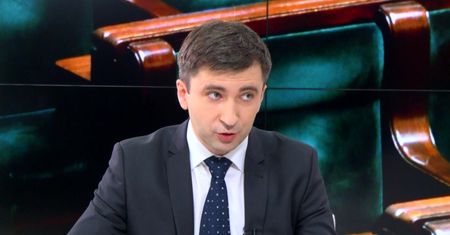 Rzońca: Morawiecki nie odróżnia podpalacza od strażaka