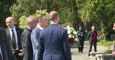 Prezydent Duda na warszawskich powązkach