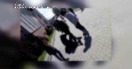 Wstrząsające nagranie. Nastolatki skatowały "koleżankę" przed szkołą w Gdańsku